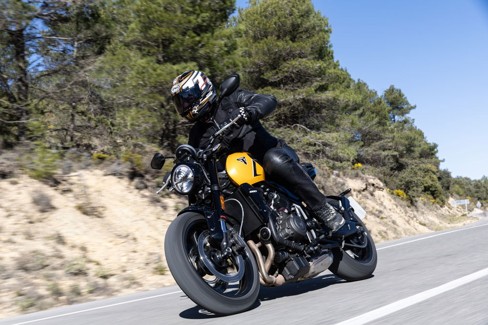 2026 Triumph Trident 660 backroad riding 2026 Triumph Trident 660 backroad riding